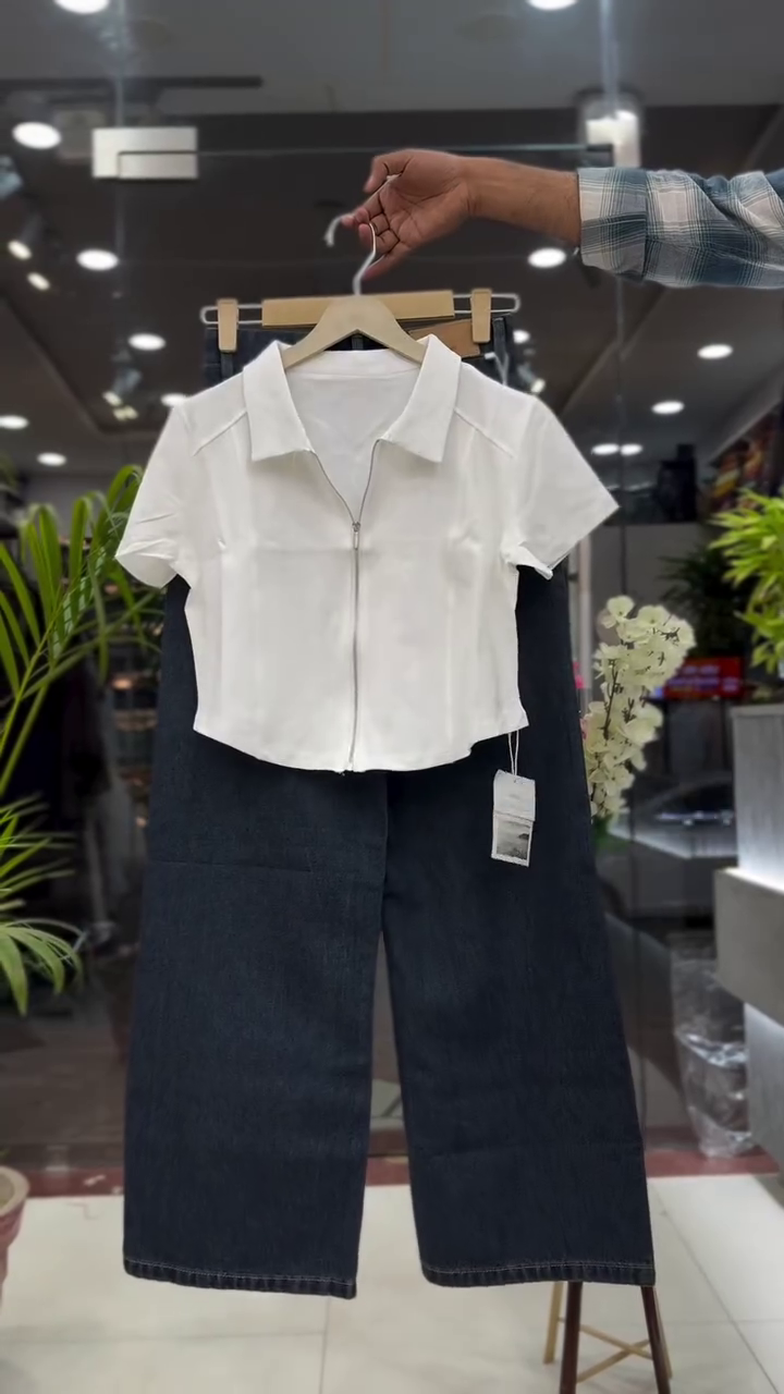 Modern Crop Top & Wide-Leg Denim Combo